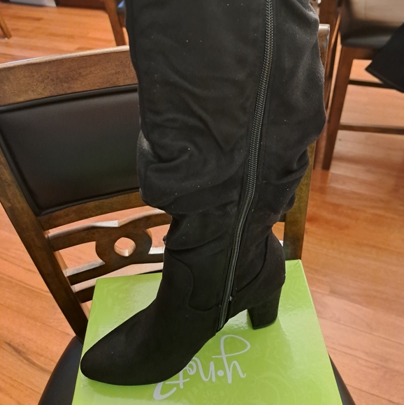 Boots - Picture 7 of 7